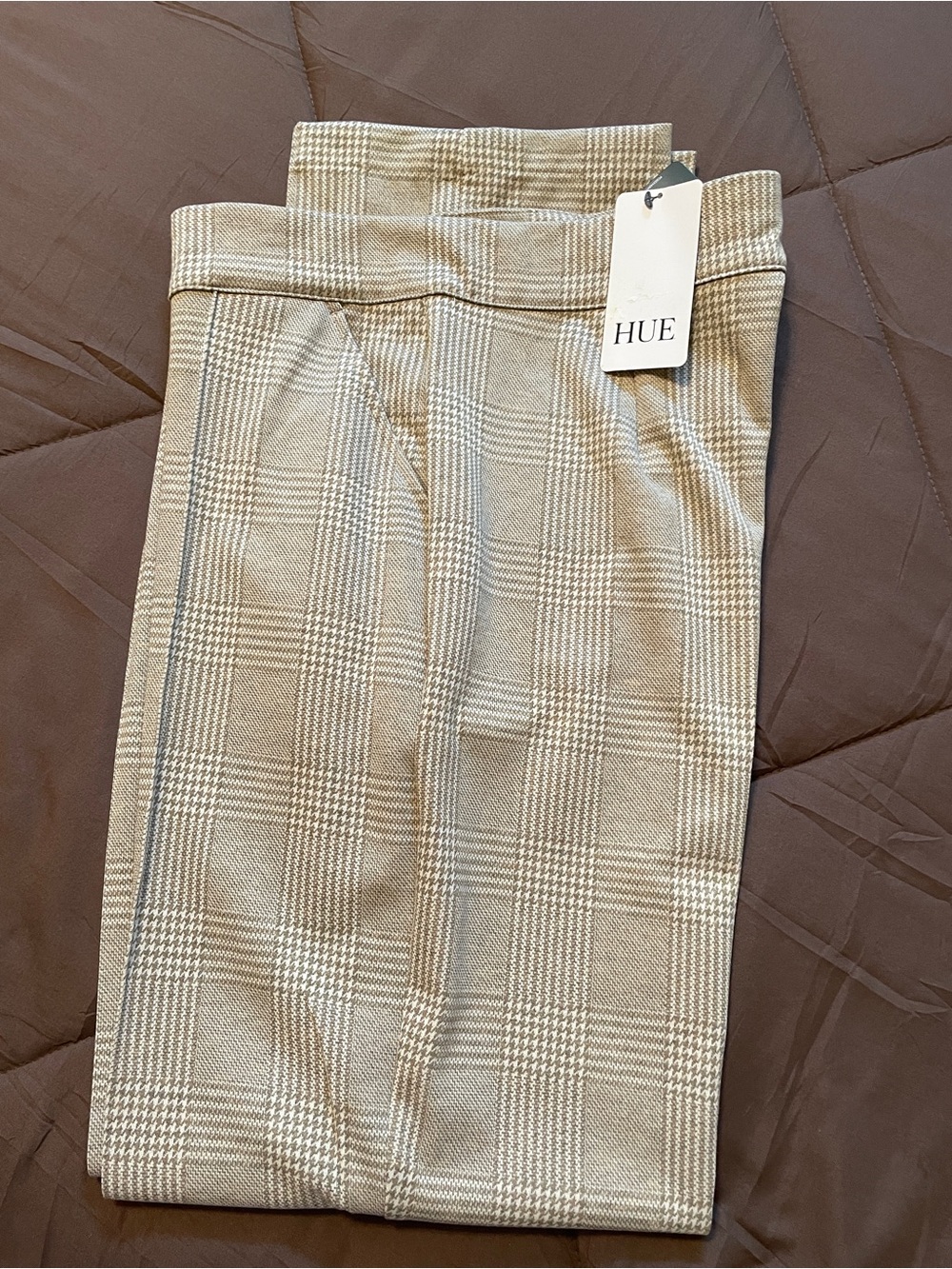 NWT HUE Plaid Pants in Beige and Cream